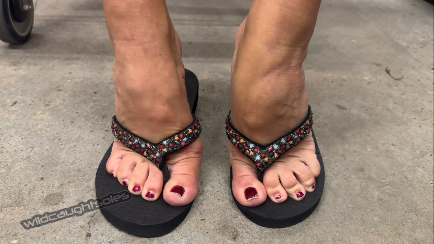 Flip-flopped housewife 45 - Dry heel massage technique